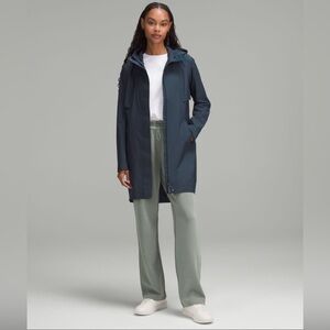 NWT LULULEMON RAIN REBEL JACKET SIZE 2 TRUE NAVY